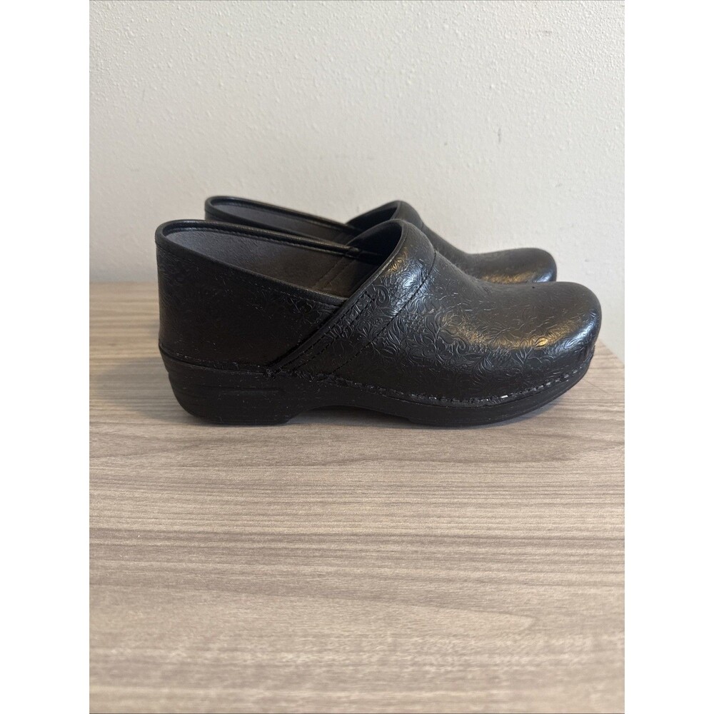 Dansko XP 2.0 Clogs Black Tooled Leather  Size‎ 41 US Size 9.5